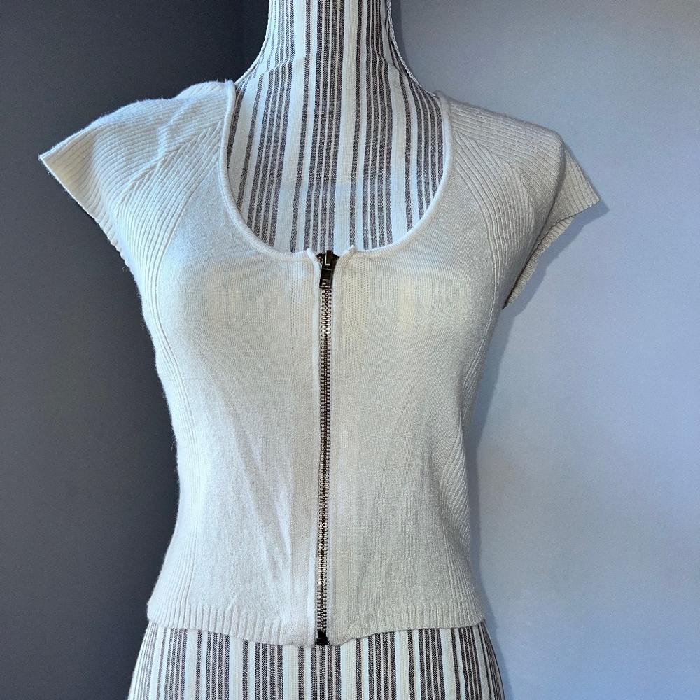 Creme short sleeve zip down sweater - Pac Sun - Size Medium